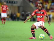 Com saudades? Ex-zagueiro do Flamengo publica mensagem direcionada a torcida rubro-negra e agita as redes sociais