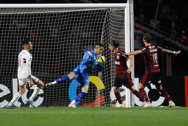 Santos em jogo do Flamengo contra o São Paulo pela Copa do Brasil