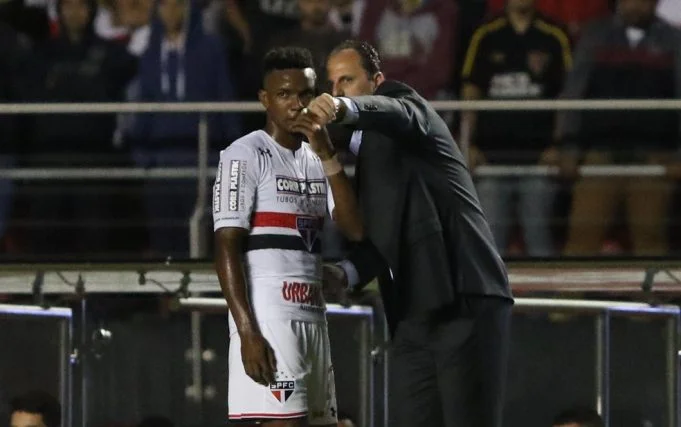 Antigo alvo do Flamengo negocia com o São Paulo