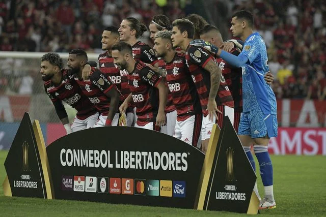 Time titular do Flamengo para o jogo contra o Corinthians pela Libertadores