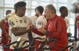 Flamengo emite nota oficial sobre Tite