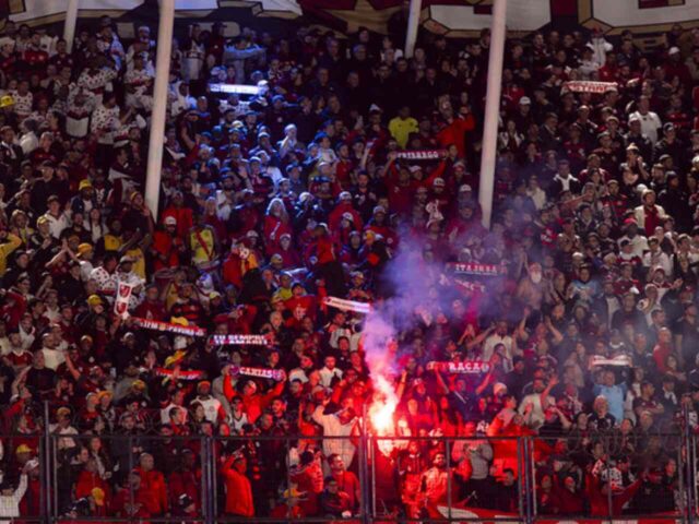 Torcida do Flamengo no El Cilindro, em Avellaneda
