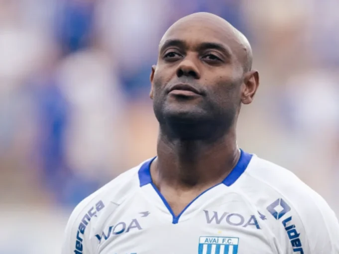 Vagner Love é anunciado por novo clube