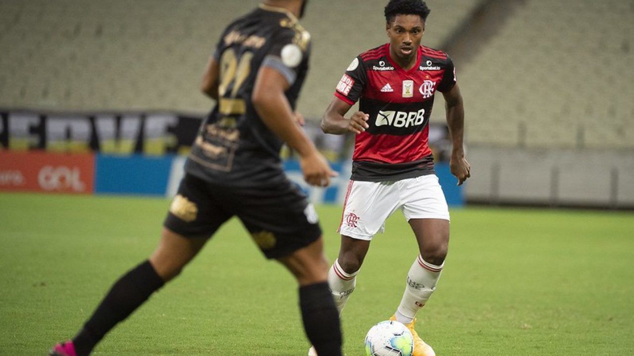 Flamengo confirma Isla e corre para ter lateral em campo na