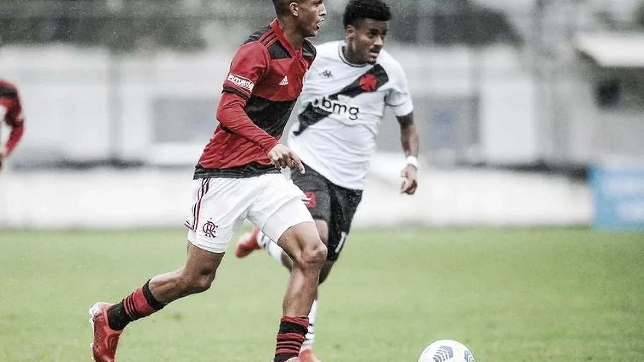 Flamengo: torcedores reclamam de primeiro tempo do lateral Wesley contra o  Aucas