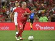 Zico faz ‘campanha’ para jogador ser contratado pelo Flamengo