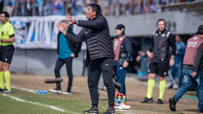 A declaração do técnico do Vitória após a derrota para o Flamengo