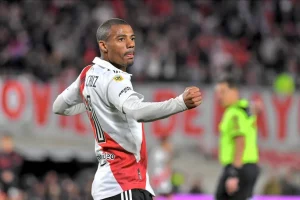 Lateral do Flamengo, Wesley pode deixar o clube para jogar na Europa