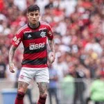 Pulgar manda recado para torcida do Flamengo durante as férias