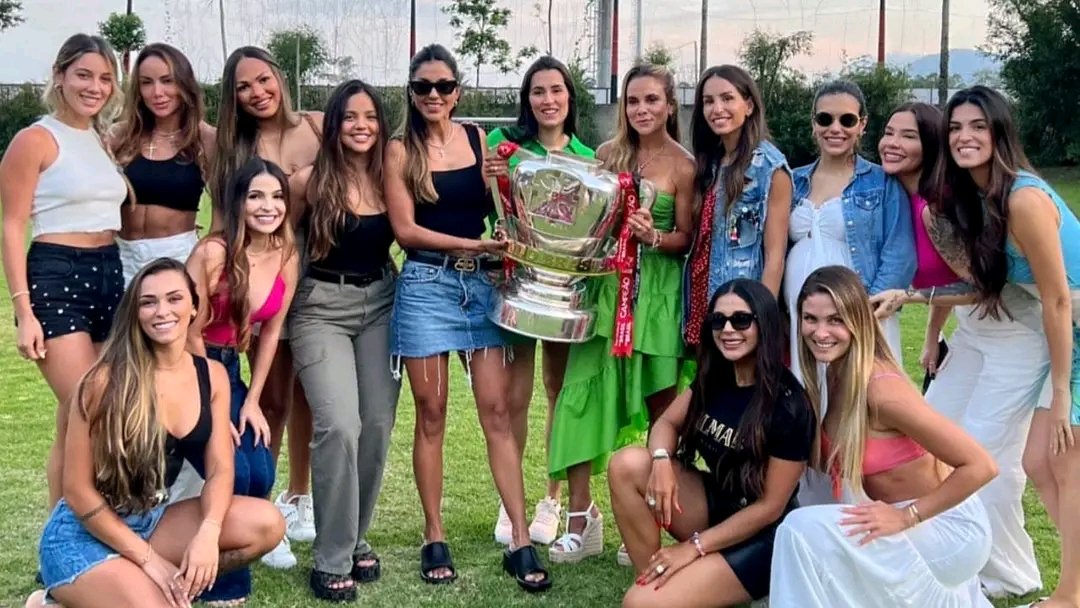 Foto com as esposas dos jogadores do Flamengo chama atenção no Twitter