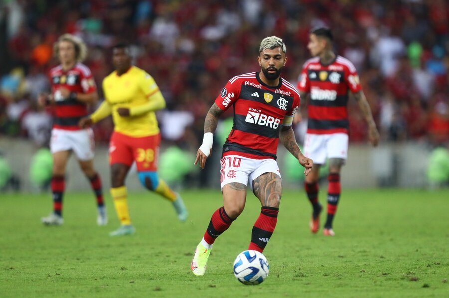 Jornalistas rasgam elogios a titular do Flamengo: 'Um jogo melhor