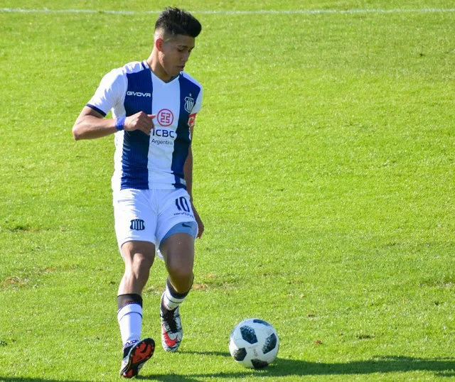 Diretoria do Flamengo abre negociação com meio-campista argentino