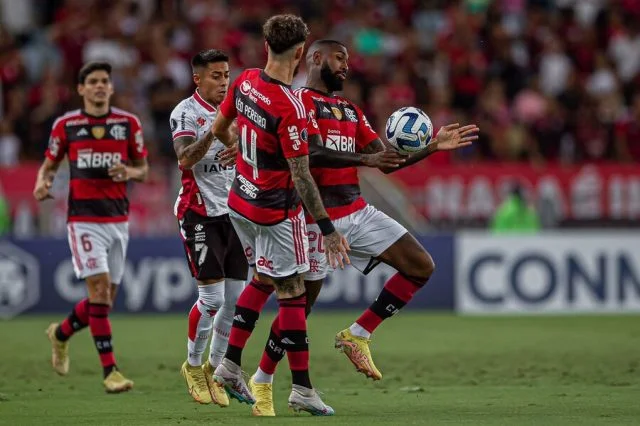 gerson-leo-pereira-ayrton-lucas-flamengo-nublense-libertadores