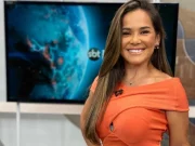 Vídeo: apresentadora veste roupa ‘especial’ e emissora debocha do Vasco