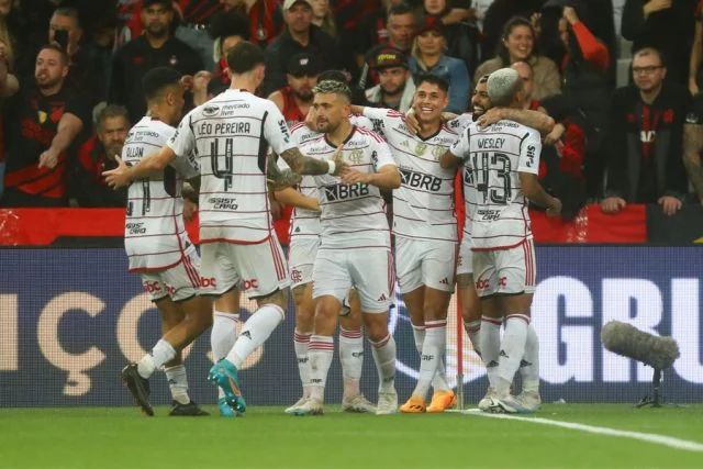 jogadores-flamengo-gol-athletico-pr