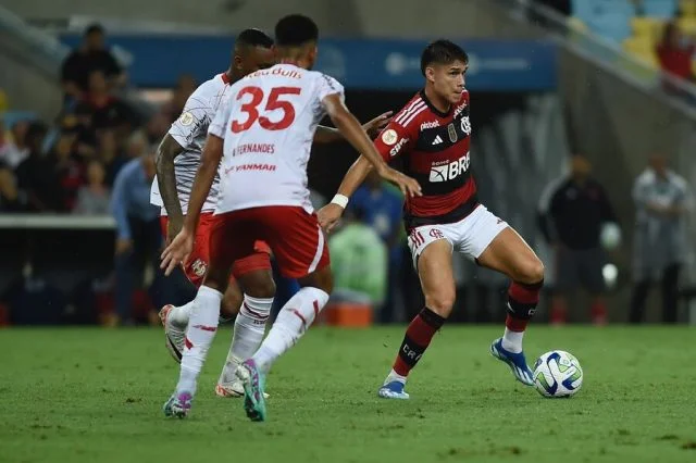 luiz-araujo-flamengo-bragantino