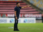 Lembra dele? Ex-volante do Flamengo irá assinar com o Vasco