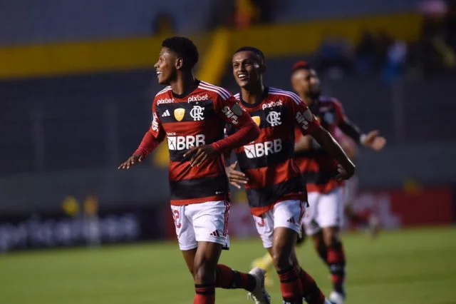 matheus-frança-gol-flamengo-aucas-libertadores