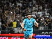 Cássio, do Corinthians, é cortejado pela torcida do Flamengo no Maracanã