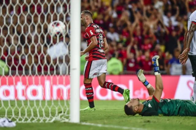 thiago-maia-gol-flamengo-portuguesa