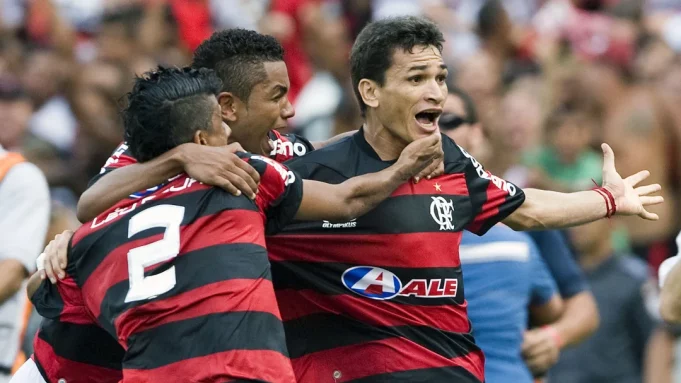 Ele foi um dos heróis do Flamengo e agora vai dar uma festa para comemorar o hexa