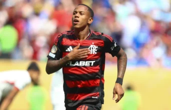 wallace Yan pelo Flamengo (Foto: Gilvan Souza/Flamengo)